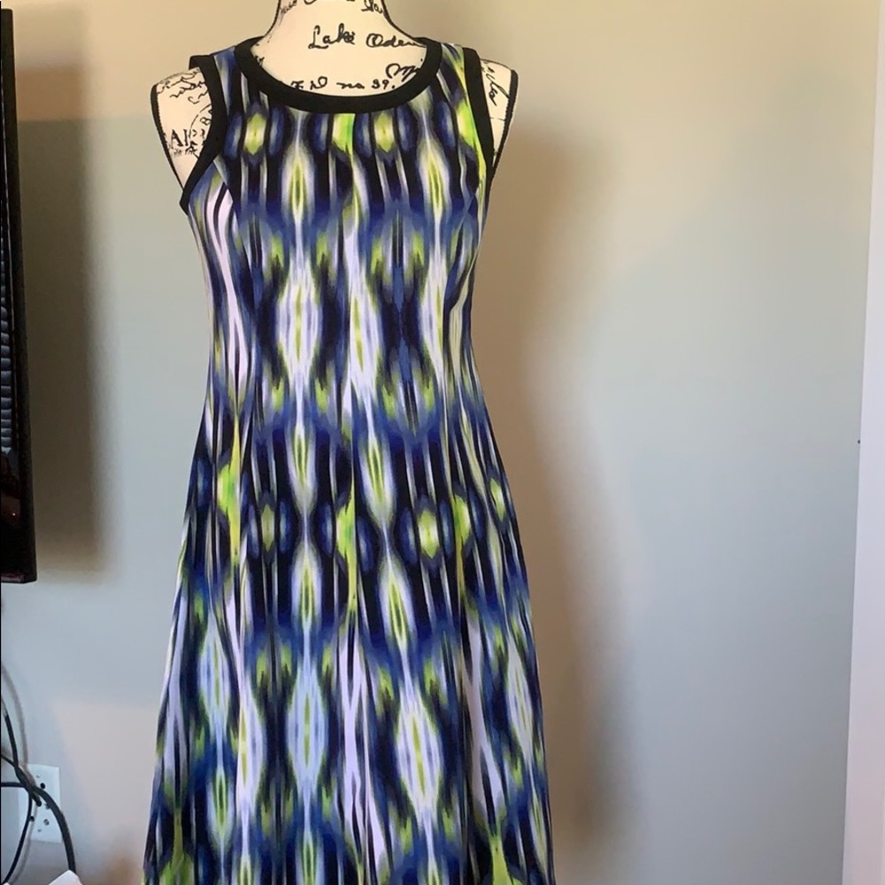 Sleeveless sheath dress